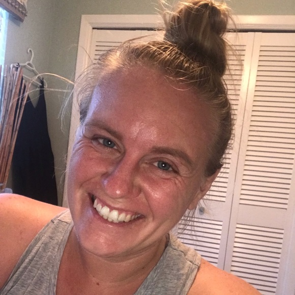 Profile Picture of Amanda Ringler (@amandalringler) on Poshmark