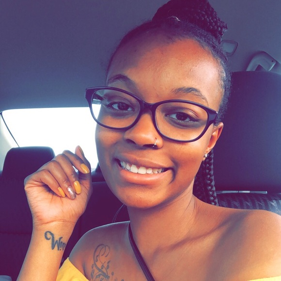 Profile Picture of Harmony Neal (@harmonyneal) on Poshmark