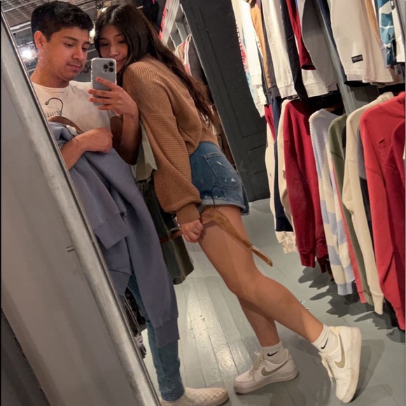 Profile Picture of Daniela Gomez (@daniela_gomezz) on Poshmark