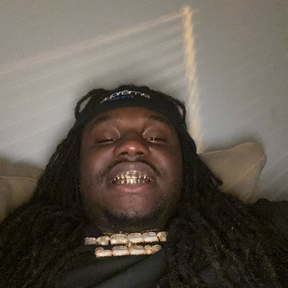 Profile Picture of Leek Leek (@humanlegacy25) on Poshmark