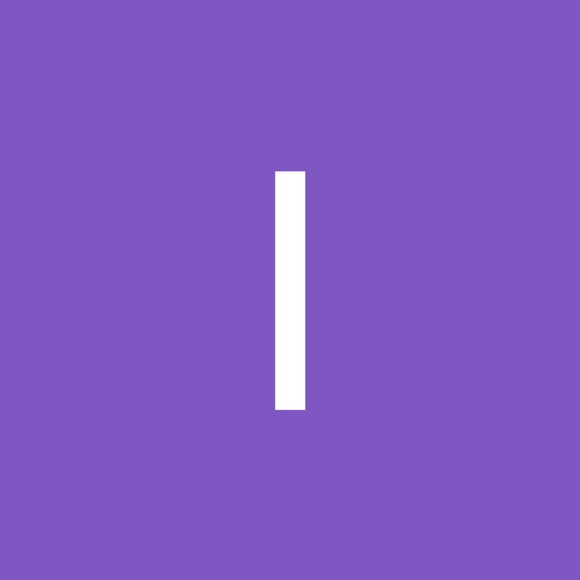 Profile Picture of Lora Lowe (@artadvisor2) on Poshmark
