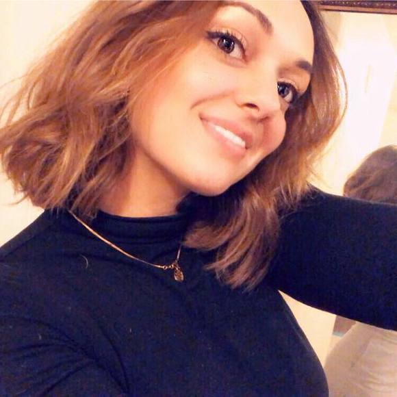 Profile Picture of Meera Singh (@meerasingh_) on Poshmark