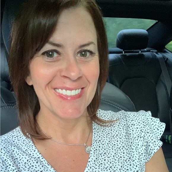 Profile Picture of Stacy Borgsdorf (@stacyb32) on Poshmark