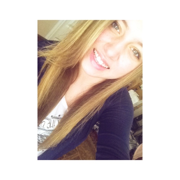 Profile Picture of Lauren Stroope (@lostroope) on Poshmark