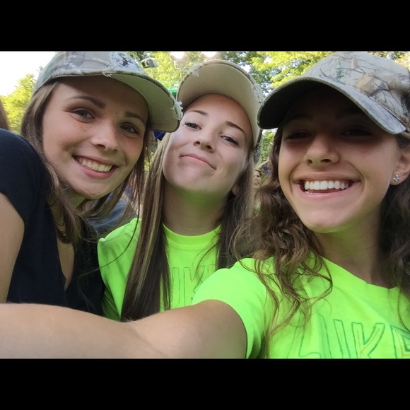 Profile Picture of Rachel Verrone (@rachelverrone) on Poshmark