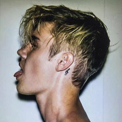 Profile Picture of L (@leahmulvey01) on Twitter