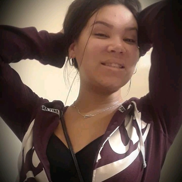 Profile Picture of Alyssa Budreau (@lyssaann2293) on Poshmark