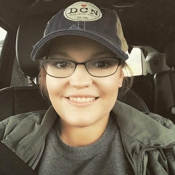 Profile Picture of Shana Raughton (@sraughton) on Poshmark