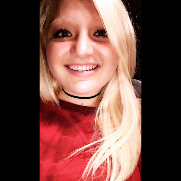 Profile Picture of Taylor Duckett (@taylormduckett) on Poshmark