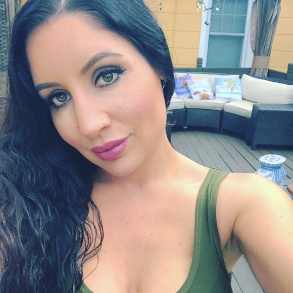 Profile Picture of April Leineweber (@aprilily484) on Poshmark