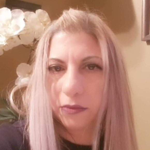 Profile Picture of Debbie Diakoloukas (@ddiakoloukas) on Poshmark