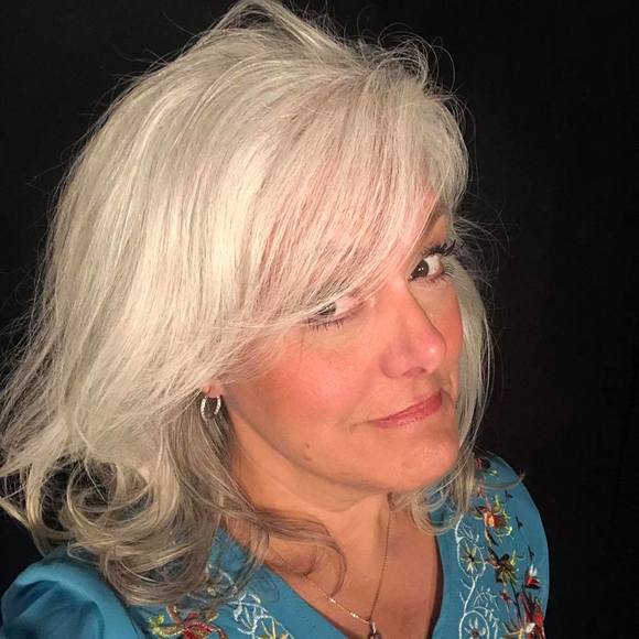 Profile Picture of Robin Mize (@rpmize) on Poshmark