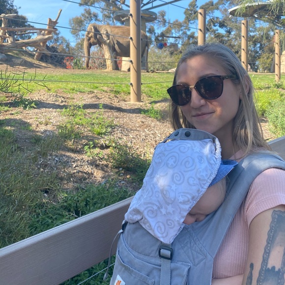 Profile Picture of Alexa Chudy (@alaskacantdrum) on Poshmark