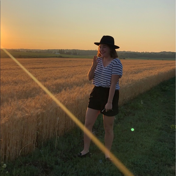 Profile Picture of Emma Snedden (@emmasnedden) on Poshmark