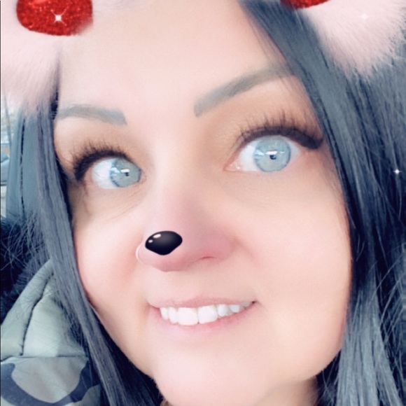 Profile Picture of Jessica Eskelson (@jeskels77) on Poshmark