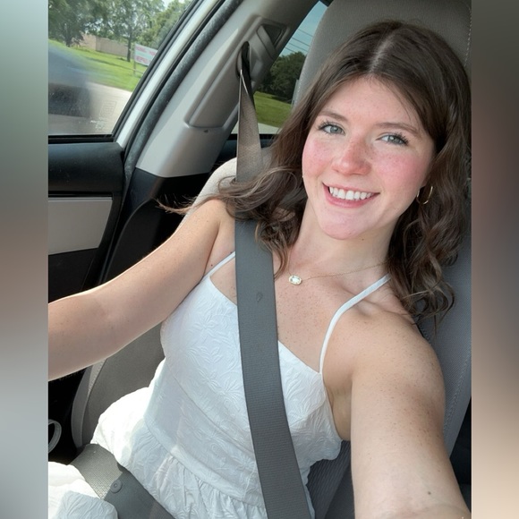 Profile Picture of Shaylynne Nelson (@shaylynnenelson) on Poshmark