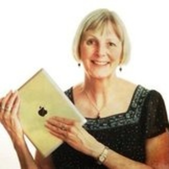 Profile Picture of Cecily Mitchell (@loihnt) on Poshmark