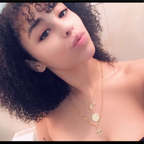 Profile Picture of Tara Farello (@tpoetblossom) on Poshmark