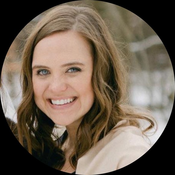 Profile Picture of Julia Couch (@juliaanncouch) on Poshmark