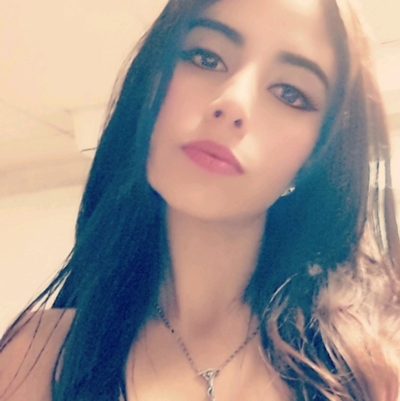 Profile Picture of Castro Alexa (@taupau) on Poshmark