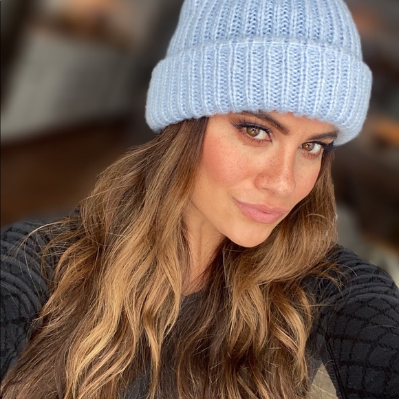 Profile Picture of Cassandra Lazenby (@producer_chick) on Poshmark