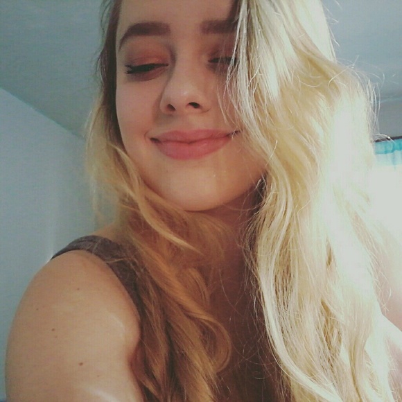 Audra Eshelman - Poshmark Profile Picture of Audra Eshelman (@audraeshelman) on Poshmark