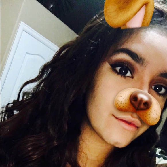 Profile Picture of Julissa Tarango (@julissatarango) on Poshmark