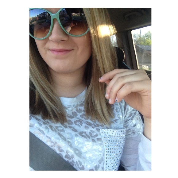 Profile Picture of Briana Tacker (@brianatacker) on Poshmark