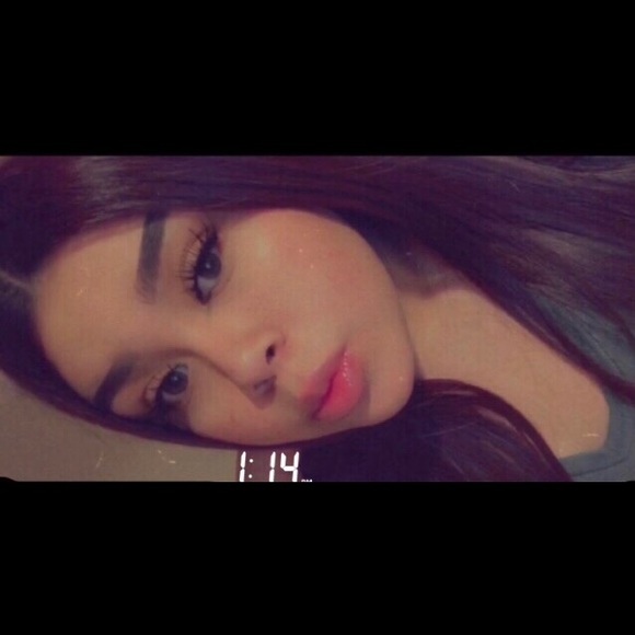 Profile Picture of Alexa Reyes (@alexareyes153) on Poshmark