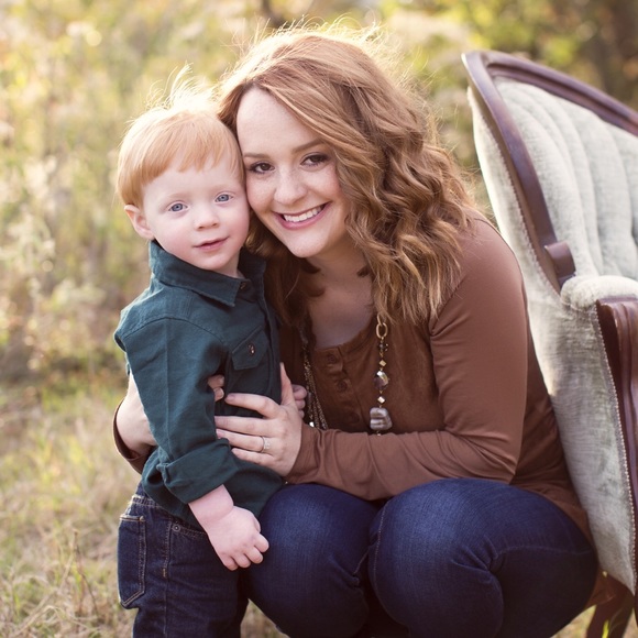 Profile Picture of Taylor Owings (@taylorowings) on Poshmark