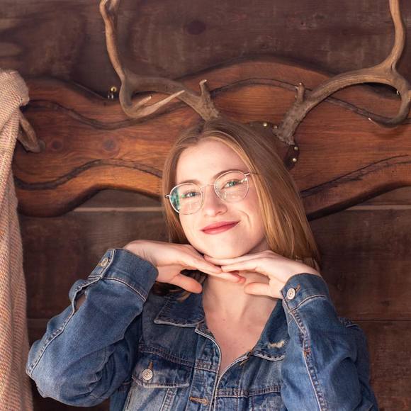 Profile Picture of Margot Schultz (@minimargot) on Poshmark