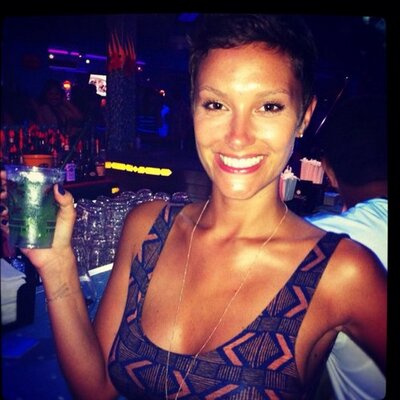 Profile Picture of Rebecca Brett (@rebelle82) on Twitter