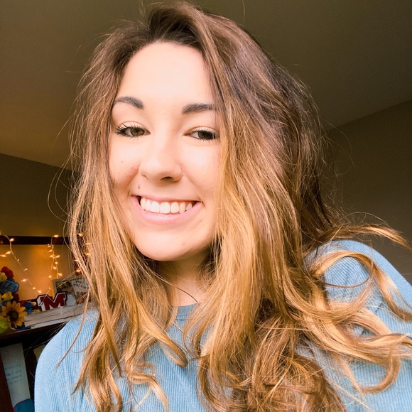 Profile Picture of Jenna Eschner (@jeschner13) on Poshmark