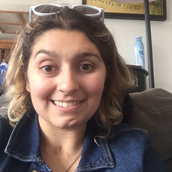 Profile Picture of Julia Bertoli (@juanbelot02) on Poshmark