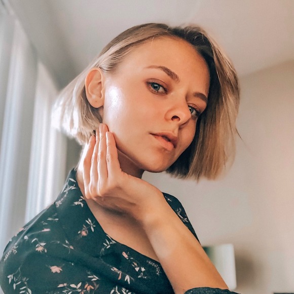 Profile Picture of Alena Timofeeva (@fateeva_alena) on Poshmark