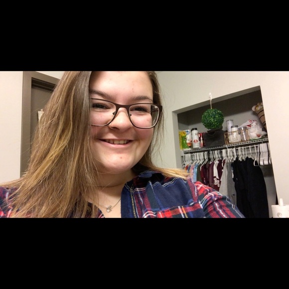 Profile Picture of Mackenzie Brock (@kenziebrock15) on Poshmark