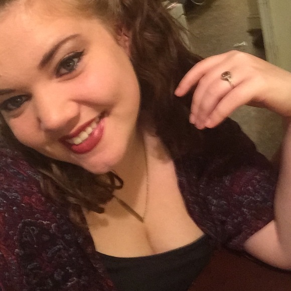 Profile Picture of Briana Peeler (@brianavslover) on Poshmark