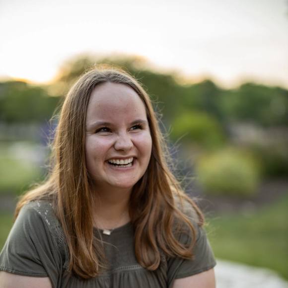 Profile Picture of Chloe Lester (@chloelester) on Poshmark