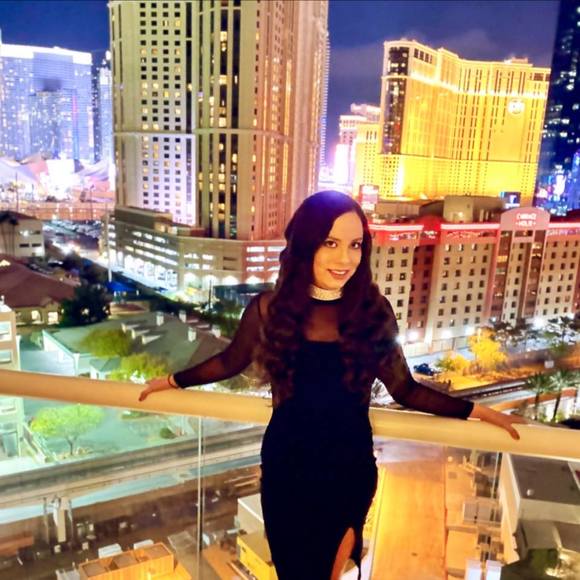 Profile Picture of Maddie Velarde (@maddievelarde) on Poshmark