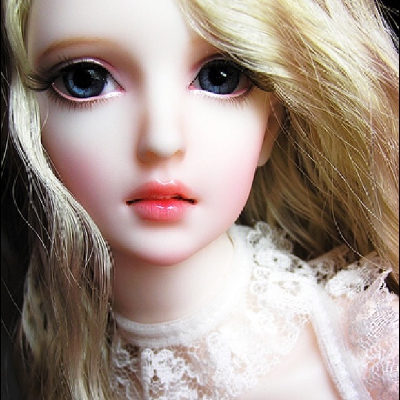 Profile Picture of Liz Hubner (@kawaiidollz) on Poshmark