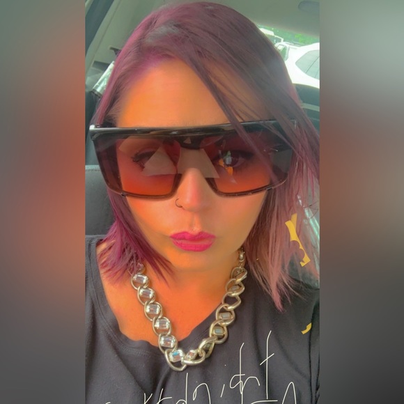 Profile Picture of Mialina Melinski (@mialinamelinski) on Poshmark