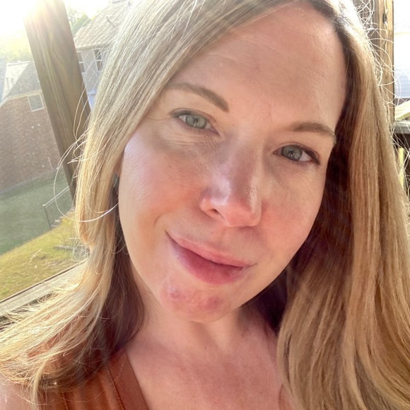 Profile Picture of Lisa Kennedy (@lisakennedy248) on Poshmark