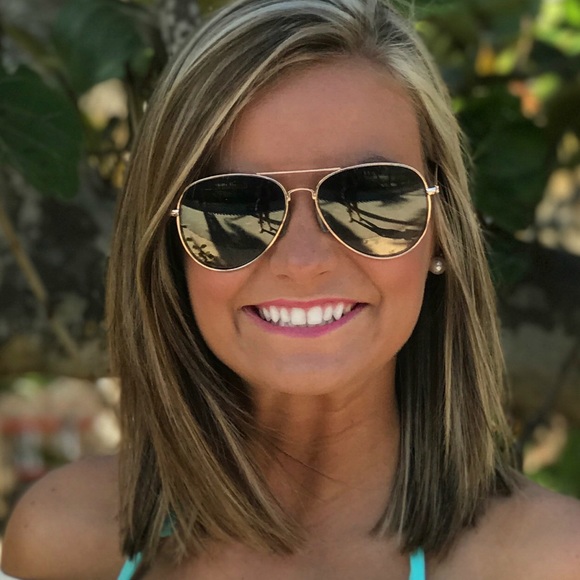 Profile Picture of Carly Cochran (@carlycochran15) on Poshmark