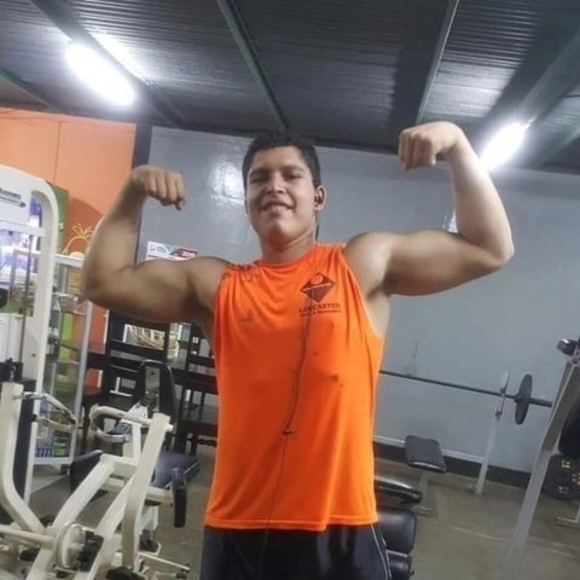 Profile Picture of Roberto neftaly Sarmiento (@r0s0aif) on Poshmark