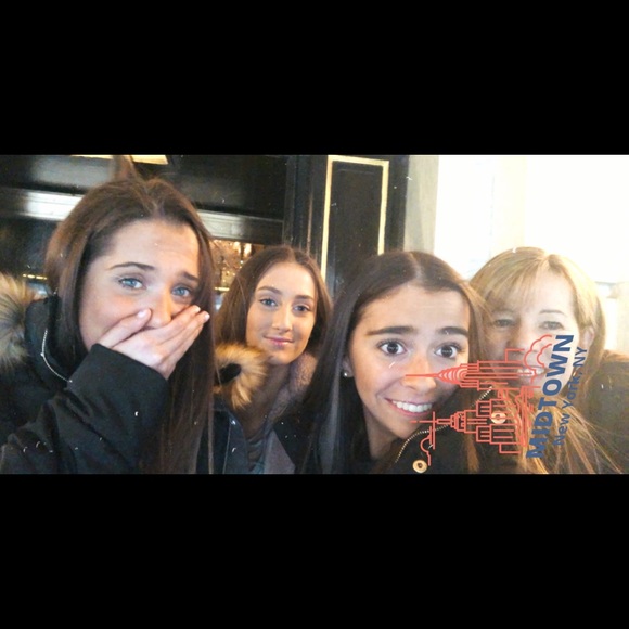 Profile Picture of Caitlan Hannegan (@caitlanhannegan) on Poshmark