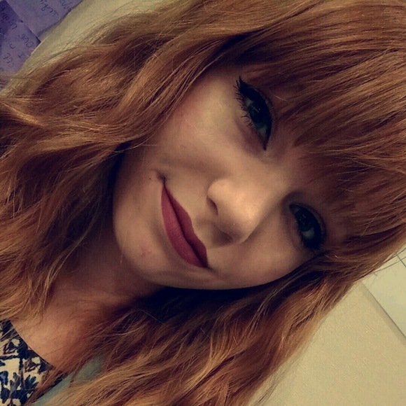 Profile Picture of Allison Baerny (@ali_bear22) on Poshmark