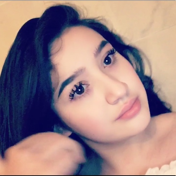 Profile Picture of Jacky Lara (@peachhhhhhhh) on Poshmark
