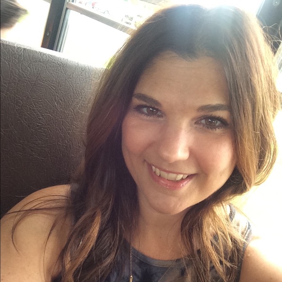 Profile Picture of Amanda Mcdaniel (@agmcdaniel) on Poshmark