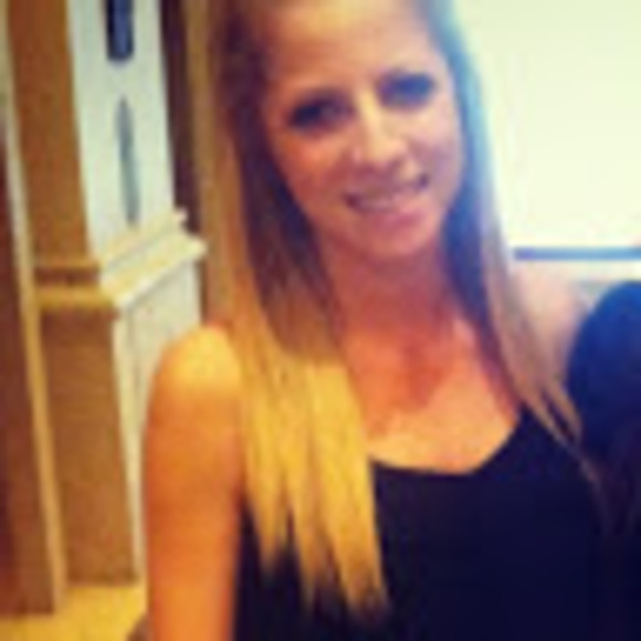 Profile Picture of Victoria Mccarthy (@victoriamcca418) on Poshmark