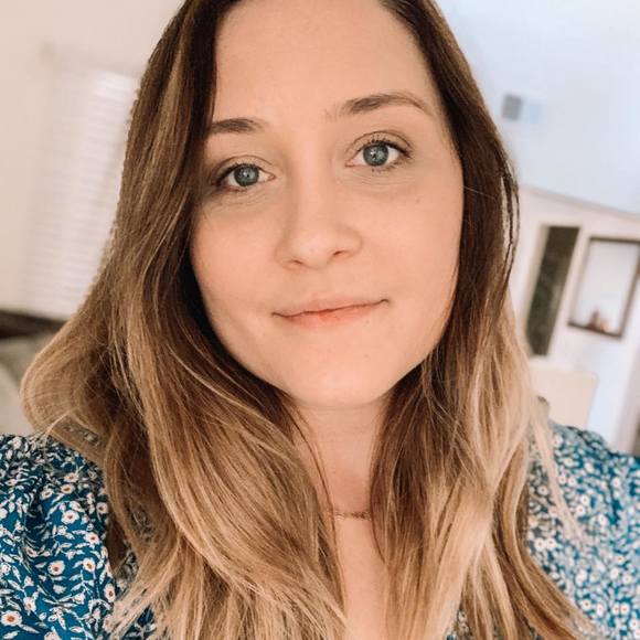 Profile Picture of Ashley Golnick (@agolnick) on Poshmark